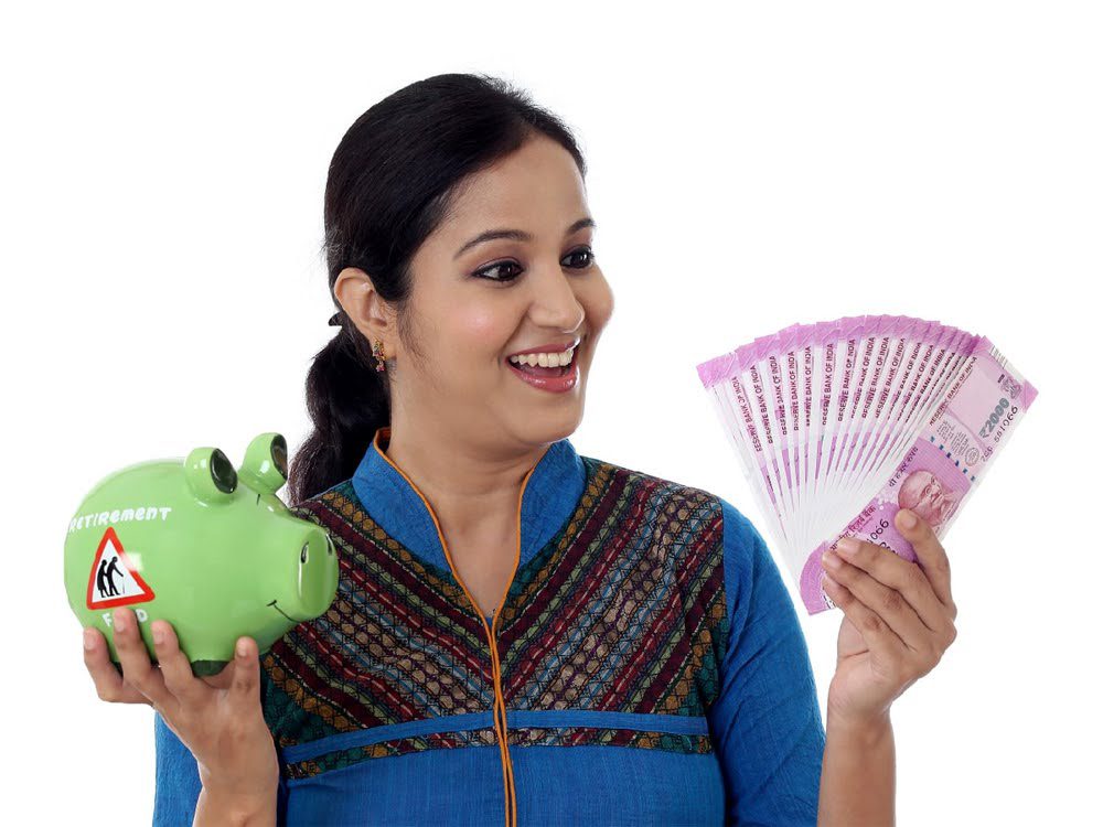 काम की बात: हर महीने पूरा खर्च हो जाता है वेतन? पैसे बचाने के लिए आजमाएं ये 5 तरीके