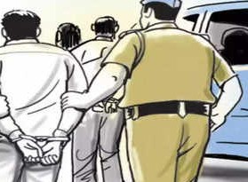शिकंजा: भतीजे की हत्या करने के आरोप में दो चाचा गिरफ्तार, जमीन के विवाद में मारा गया था युवक