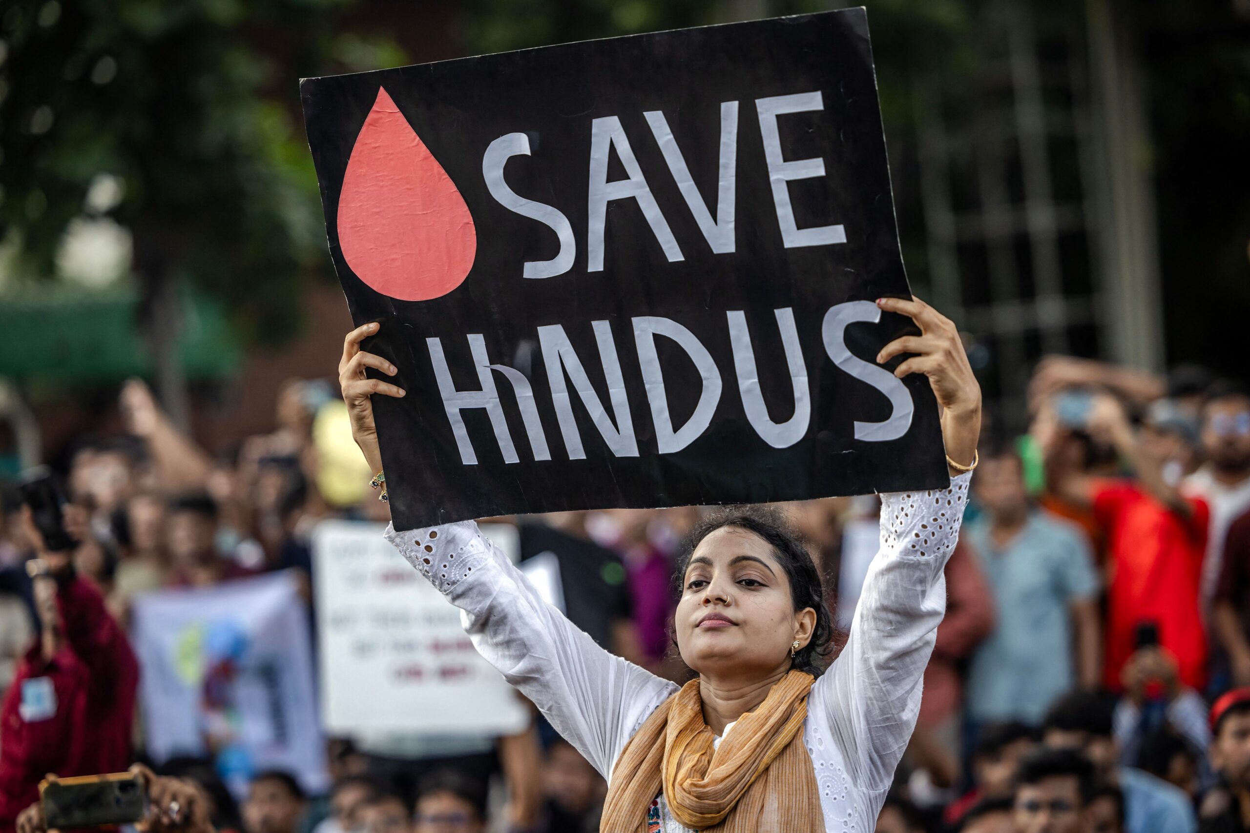 नज़रिया: भारत के मुस्लिम नेता भी करें बांग्लादेश की घटनाओं का विरोध
