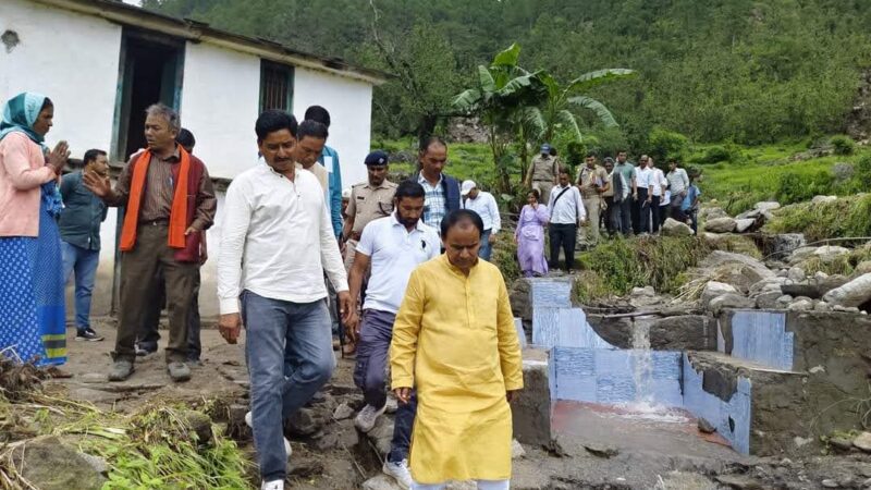 सहायता: थलीसैंण क्षेत्र में आपदा प्रभावित परिवारों से मिले कैबिनेट मंत्री डॉ. धन सिंह रावत