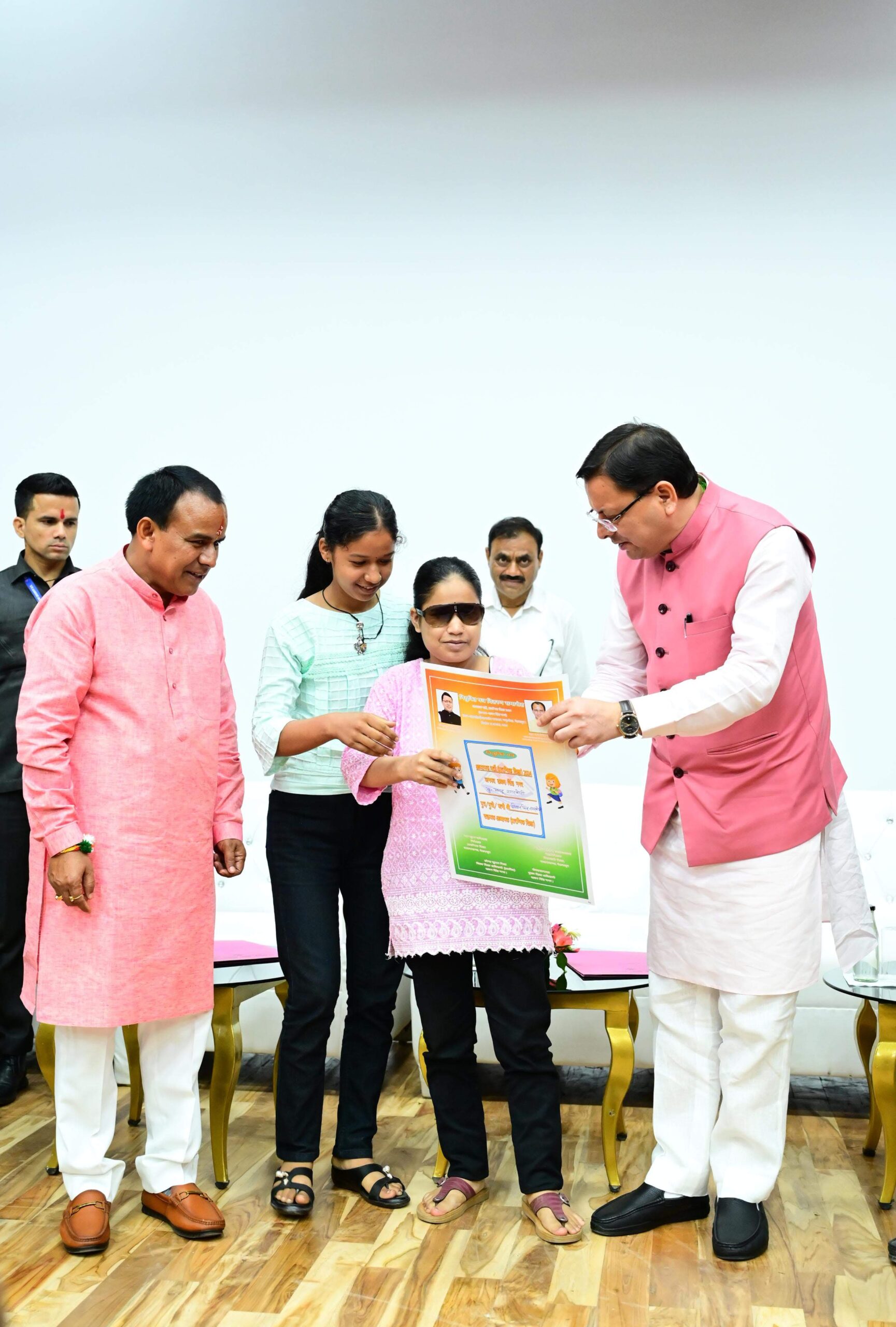 राहत: प्राथमिक शिक्षा में चयनित 236 सहायक अध्यापकों को सीएम धामी ने बांटे नियुक्ति पत्र