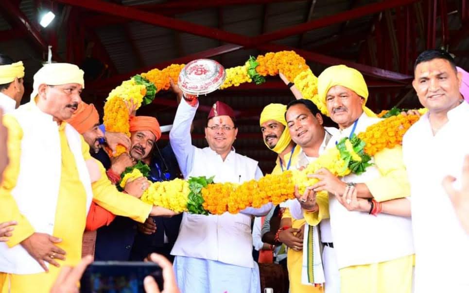 बग्वाल मेला: विश्व प्रसिद्ध पाषाण युद्ध के साक्षी बने मुख्यमंत्री पुष्कर सिंह धामी