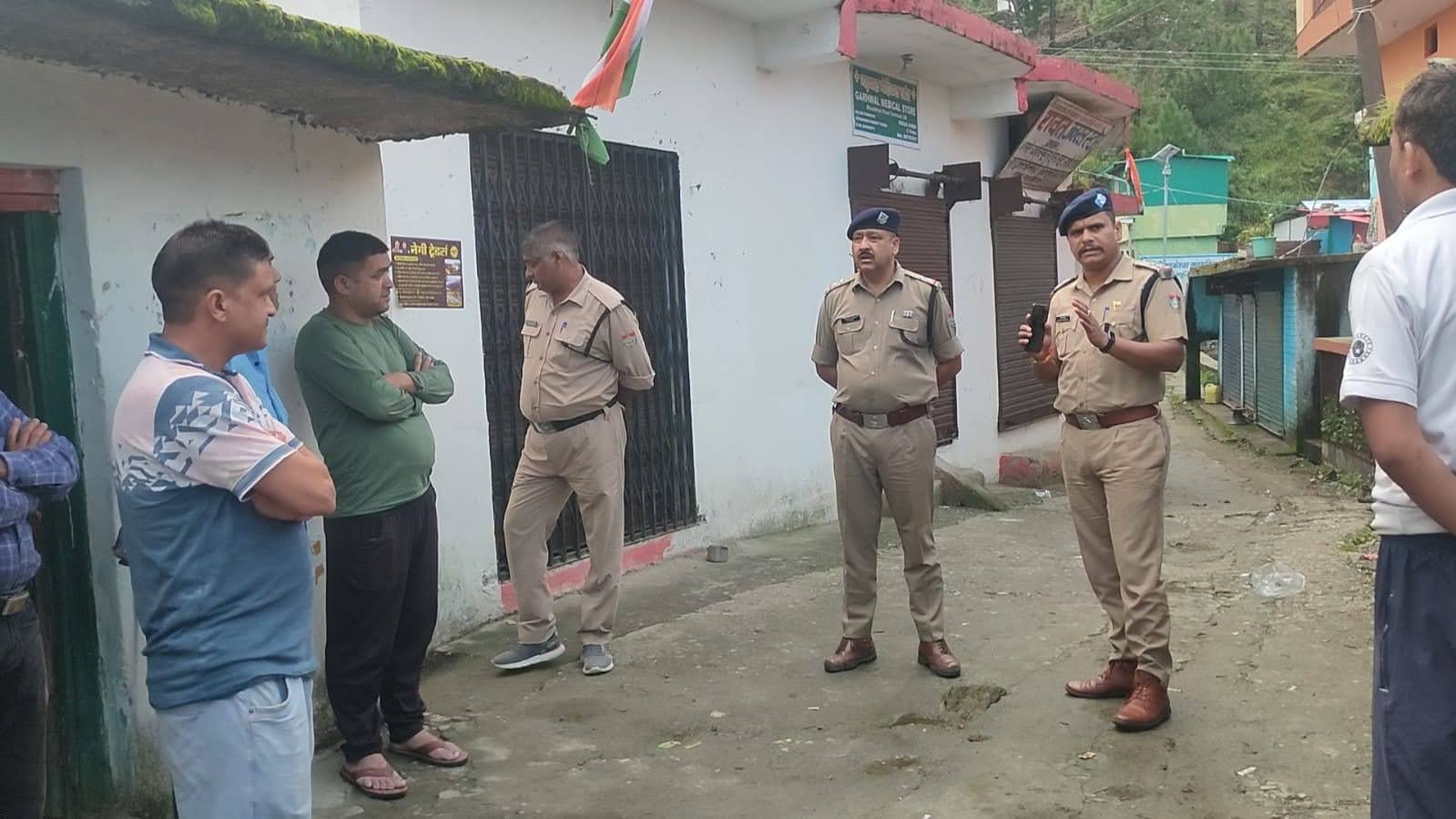 सतर्कता: गुलदार प्रभावित क्षेत्र में पुलिस की गश्त जारी, लोगों को कर रही है जागरूक