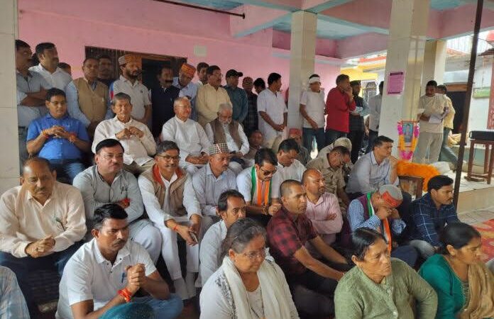 विरोध: मानसून सत्र के पहले दिन गैरसैंण में उपवास पर बैठे पूर्व मुख्यमंत्री हरीश रावत