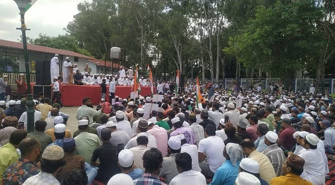 आक्रोश: पैगम्बर मोहम्मद साहब पर अशोभनीय बयानबाजी के खिलाफ मुस्लिमों का प्रदर्शन