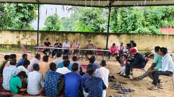 जागरूकता: नशे के विरुद्ध लोगों को जागरूक करने के लिए लगी पुलिस की चौपाल