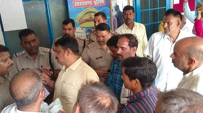 हताशा: कर्मचारी ने जहरीला पदार्थ खाकर कर ली आत्महत्या,महिला अधिकारी पर तंग करने का आरोप