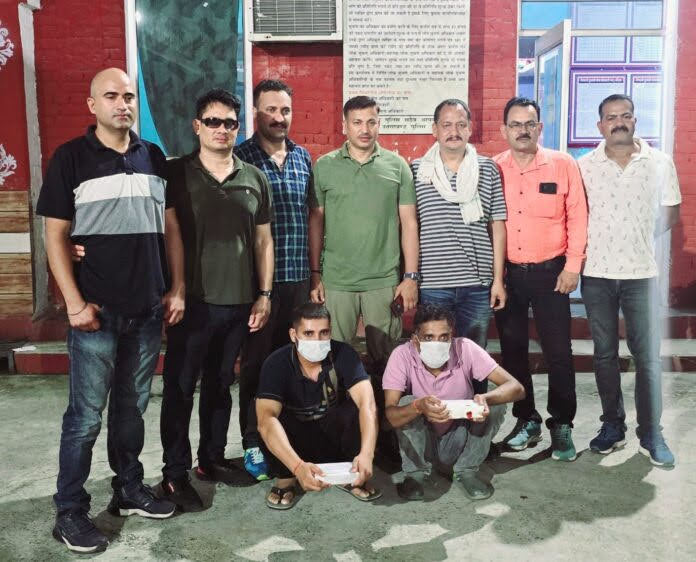 बड़ी खबर: एलटी अध्यापक की भर्ती परीक्षा में नकल कराने से पहले एसटीएफ के हत्थे चढ़े दो शातिर
