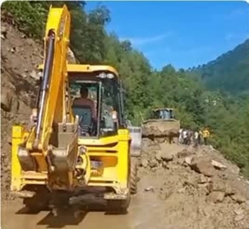 आफ़त: भारी बारिश से कर्णप्रयाग-ग्वालदम हाईवे बाधित, लोगों को आवाजाही में परेशानी