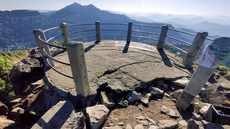 दुर्दशा: नैनीताल की एक धरोहर बनी इतिहास, भूस्खलन की भेंट चढ़ा टिफिन टाॅप