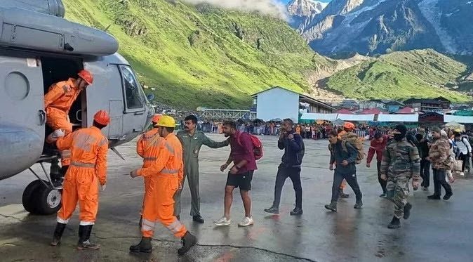 आपदा प्रबंधन: लिंचोली एवं भीमबली से 480 यात्रियों को एयर लिफ्ट कर किया रेस्क्यू