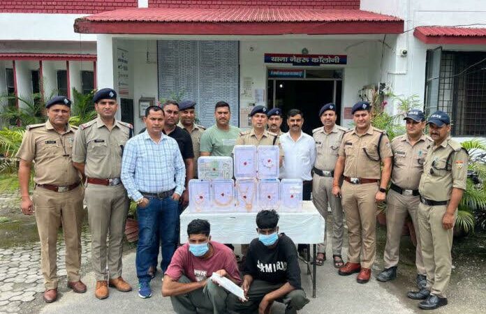 कामयाबी: पुलिस ने किया लाखों की चोरी का खुलासा, दो गिरफ्तार,नकदी और जेवरात बरामद