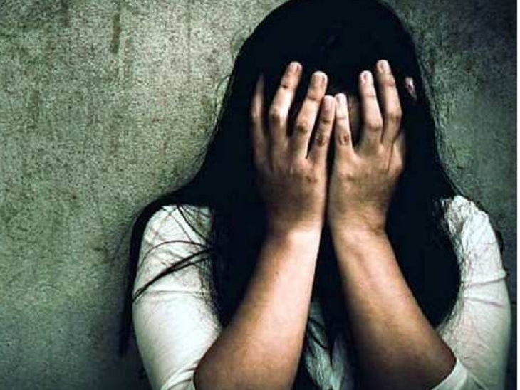 शर्मनाक: युवती ने अपनी मां पर लगाए शारीरिक शोषण करवाने के आरोप, पुलिस को दी तहरीर