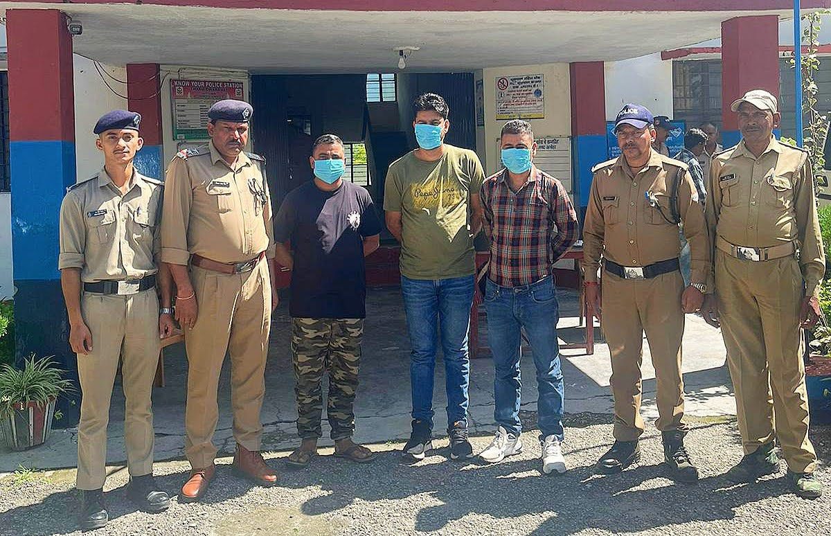 दबंगई: दुकानदार पर जानलेवा हमले और पुलिसकर्मी से मारपीट करने के 03 आरोपी गिरफ्तार