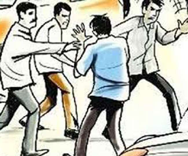 मौलवी प्रकरणः दो पक्षों में हुई  जमकर मारपीट, कई लोग घायल
