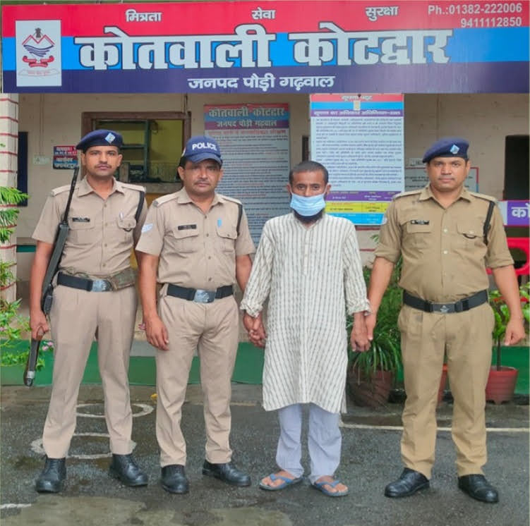 शिकंजा: पुलिस के हत्थे चढ़ा नशा तस्कर, गैंगस्टर एक्ट में चल रहा था फरार