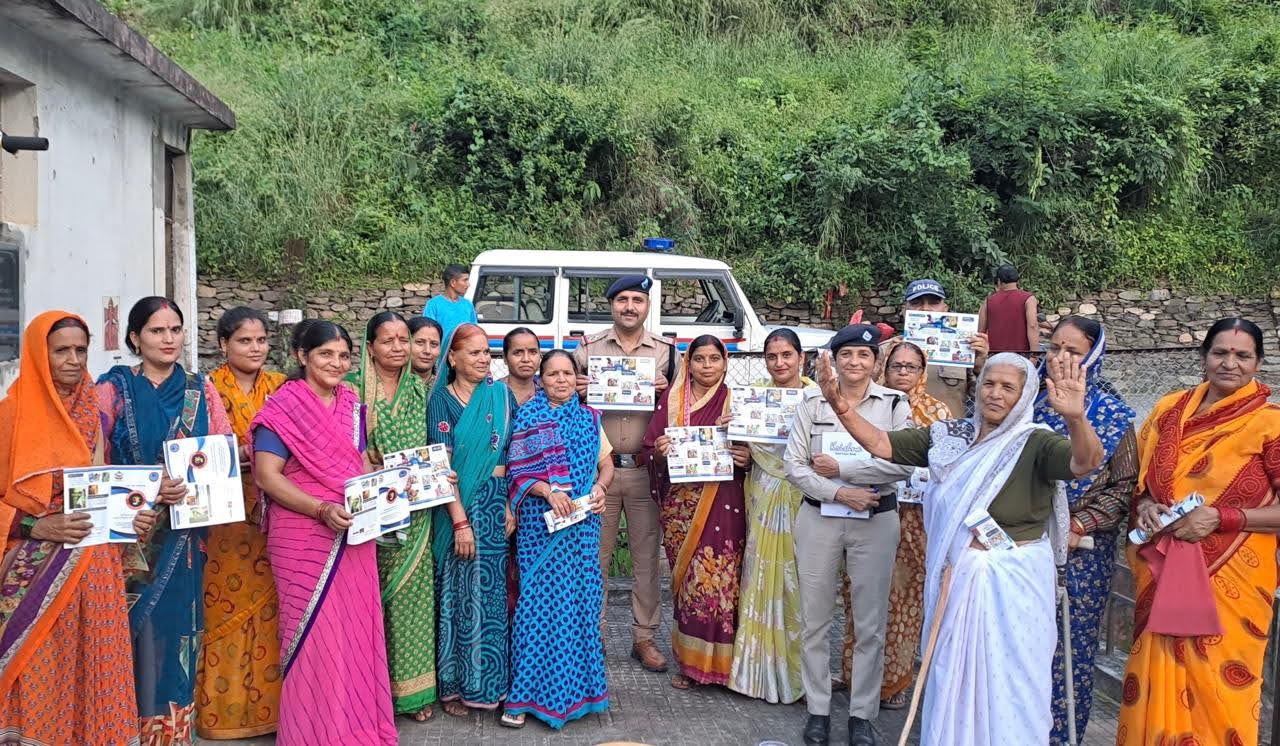 मित्र पुलिस: गांवों में चौपाल लगाकर नशा व साइबर अपराधों से किया जागरूक