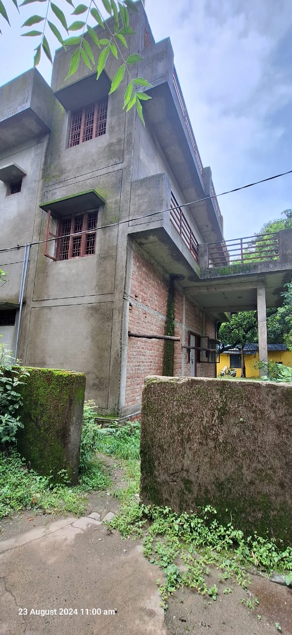 कारनामा: सिंचाई विभाग दुगड्डा ने बिना एनओसी के रेलवे की भूमि पर खड़ी कर दी आलीशान बिल्डिंग