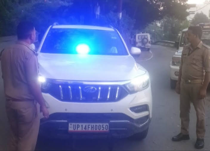 एक्शन: चकाचौंध वाली लाइटें लगे वाहनों पर चला पौड़ी पुलिस का डंडा