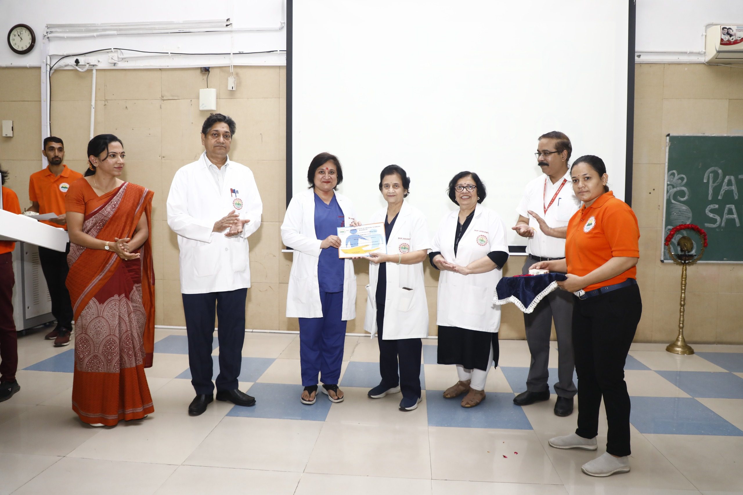 एम्स: विश्व रोगी सुरक्षा दिवस पर मरीजों की बुनियादी जरूरतों को पूरा करने पर जोर