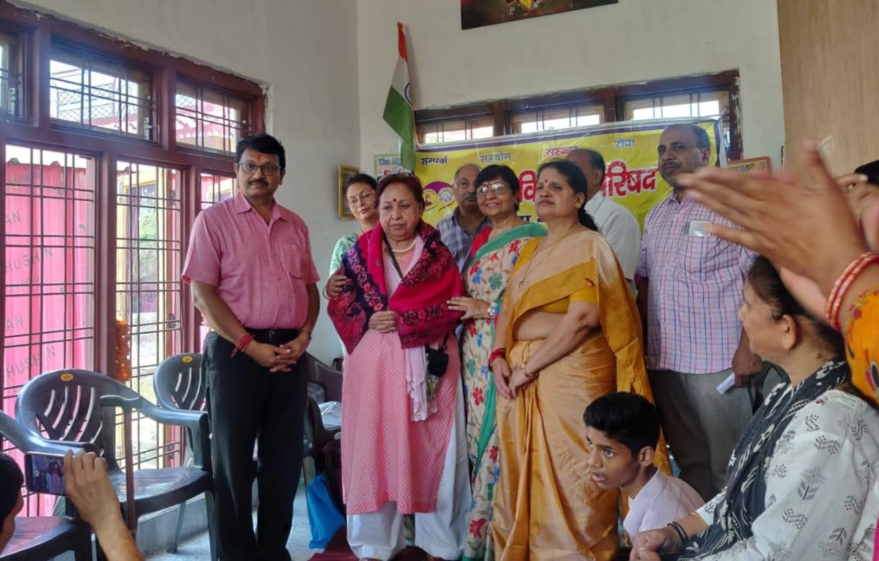 सेवा: भारत विकास परिषद की ओर से दिव्यांग बच्चों को बांटे गए फल, जूस, बिस्कुट व भोजन