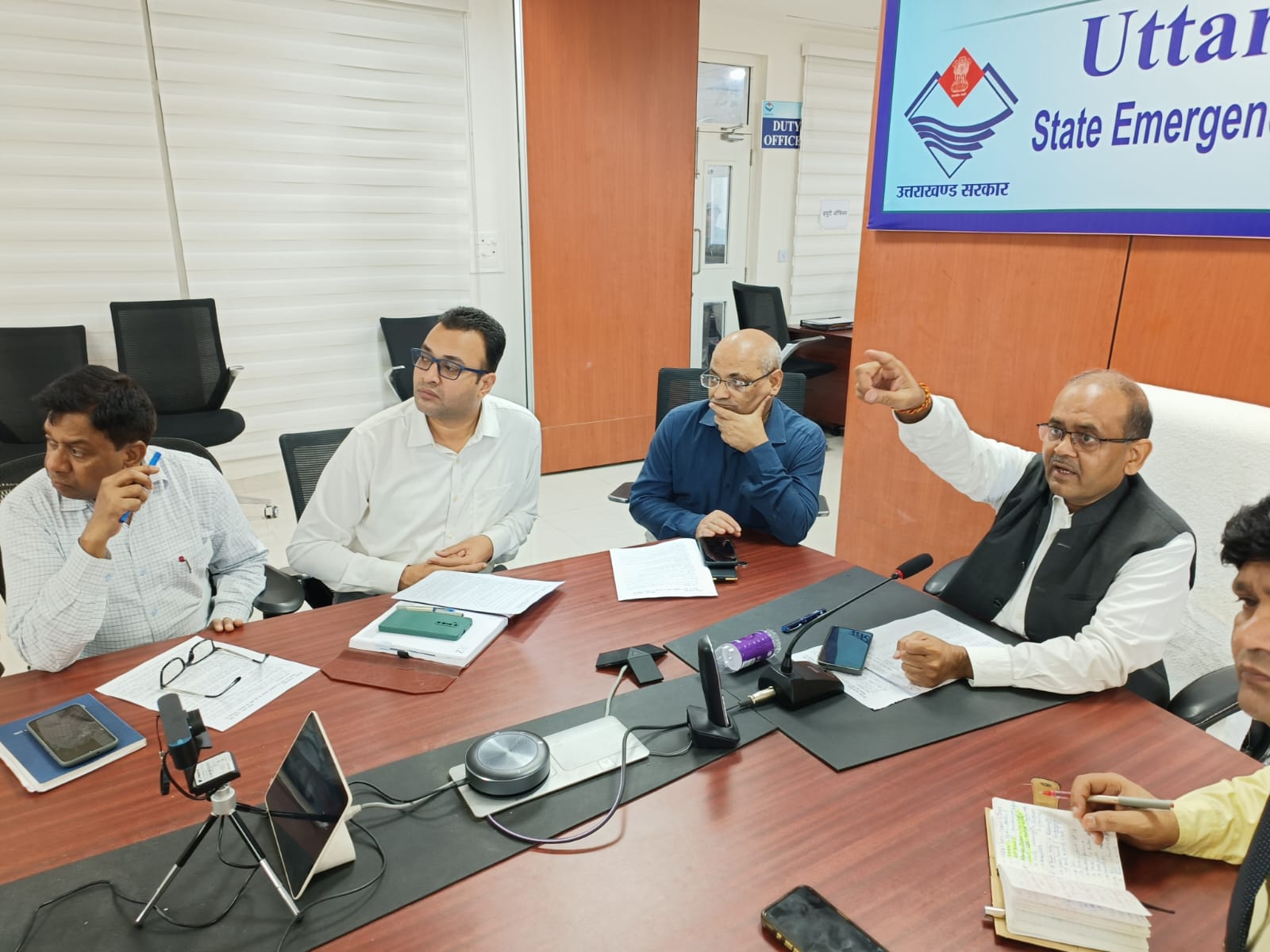 निर्देश: प्राथमिकता के साथ खोली जाएं ग्रामीण सड़कें: सुमन