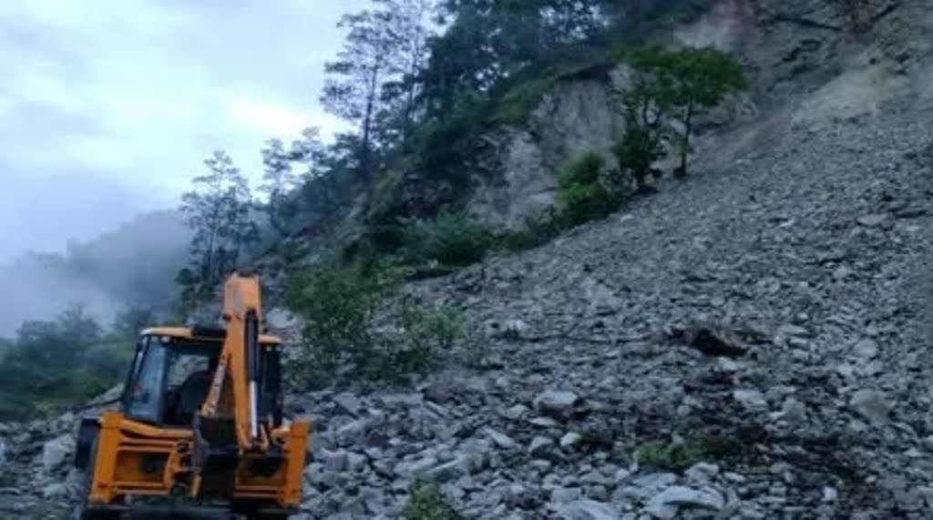 आफत: भारी बारिश से टनकपुर पिथौरागढ़ हाईवे बाधित
