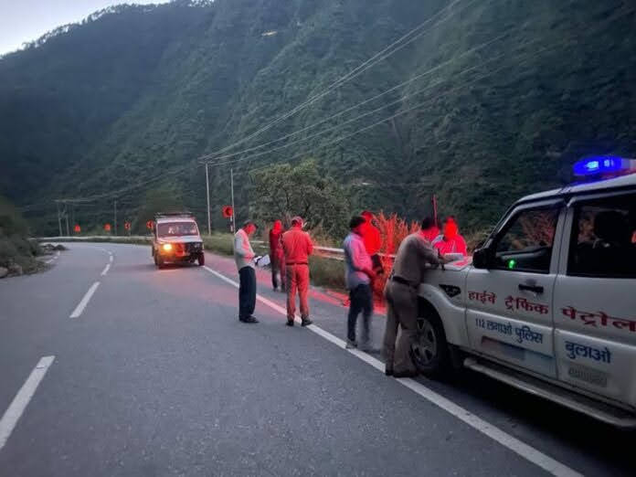 एक्शन: फ्लैशर लाइट्स के खिलाफ पुलिस का विशेष तलाशी अभियान