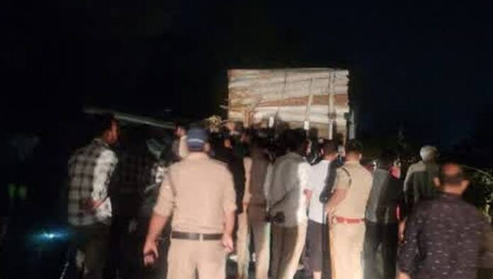 हादसा: ट्रैक्टर ट्राली और मिनी बस में भिड़ंत, एक की मौत एक घायल