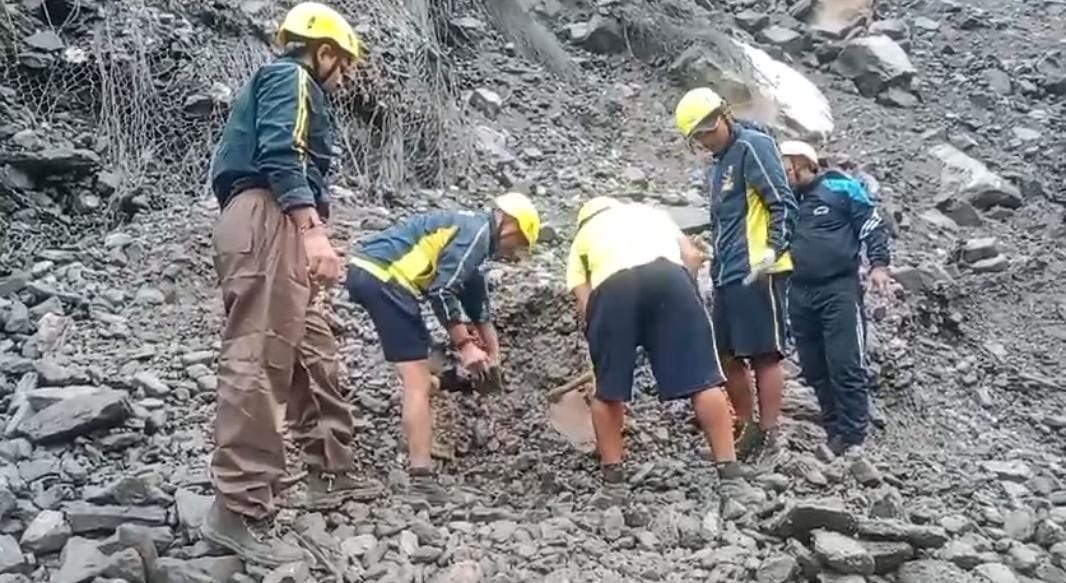 बड़ी खबर: देर शाम गौरीकुंड क्षेत्र में हुआ भूस्खलन,पांच की मौत,तीन की हालत गंभीर