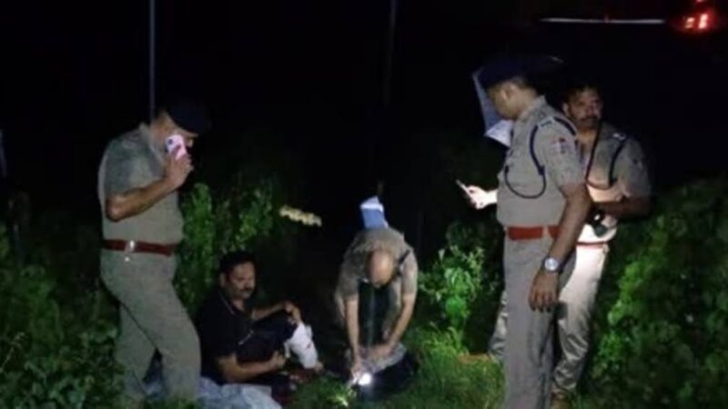 मुठभेड़: बदमाशों ने पुलिस पर झोंका फायर, जवाबी फायरिंग में एक बदमाश को लगी गोली