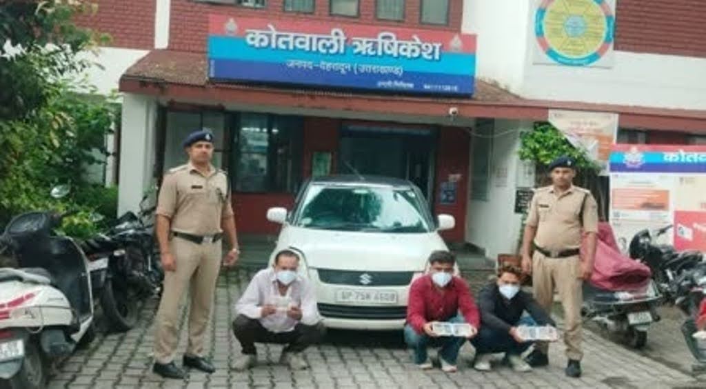 एक्शन:  लोगों को बहला-फुसलाकर कार में लिफ्ट देकर ठगी करने वाले तीन गिरफ्तार