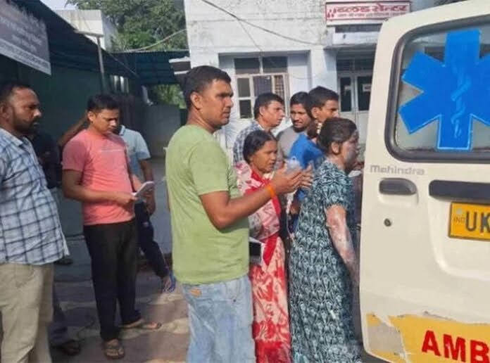 हादसा: गैस सिलेंडर में आग लगने से दंपति सहित 3 लोग झुलसे, हालत गंभीर