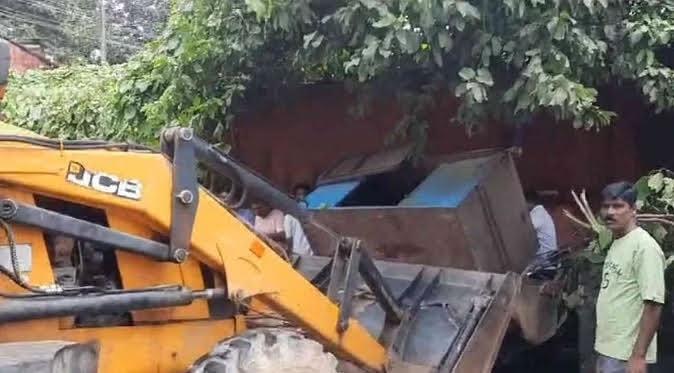 कार्रवाई: रेलवे स्टेशन परिसर से नहीं हटाया जा सका अतिक्रमण, टैक्सी यूनियन ने रुकवाया अभियान