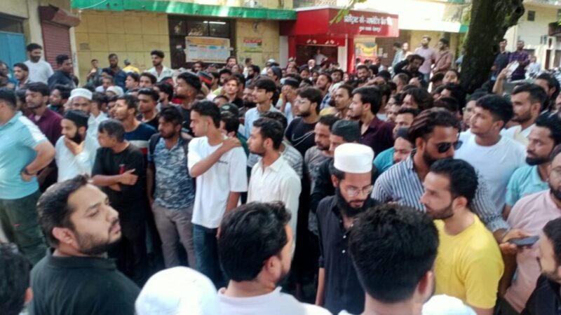 तनातनी: युवती से छेड़छाड़ में मुस्लिम युवक की पिटाई के बाद दोनों पक्ष आमने-सामने
