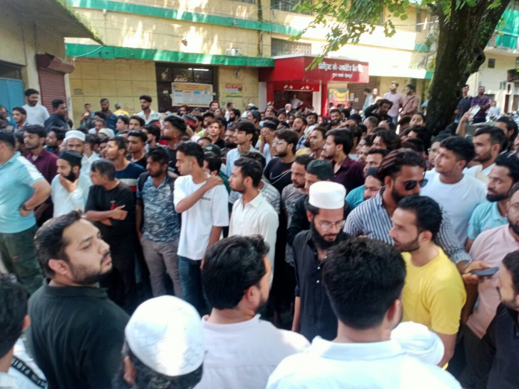 तनातनी: युवती से छेड़छाड़ में मुस्लिम युवक की पिटाई के बाद दोनों पक्ष आमने-सामने