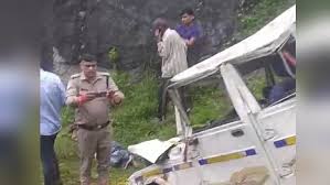 दुखद: पैंडुला-मैखंडी मोटरमार्ग पर खाई में गिरा, वाहन तीन की मौत