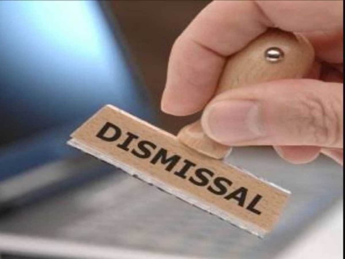 एक्शन: ड्यूटी के दौरान शराब पीकर अनुशासनहीनता करने वाला पटवारी बर्खास्त, डीएम ने की कार्रवाई