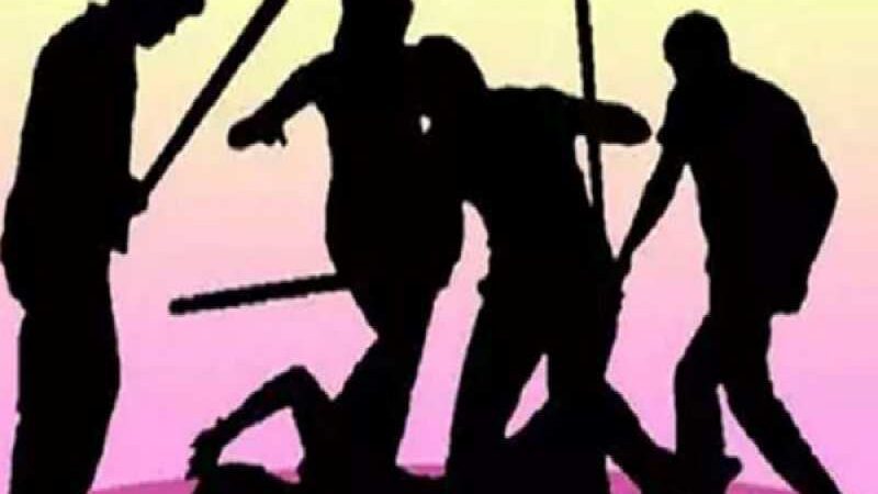 दबंगई: पहले युवक को बुलवा कर बनाया बंधक फिर लाठी-डंडो से पीट-पीटकर उतार दिया मौत के घाट