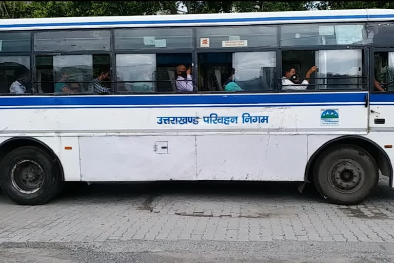 दिक्कत: गैरसैंण-दिल्ली बस सेवा के अनियमित संचालन से लोग परेशान, सुचारू संचालन की मांग