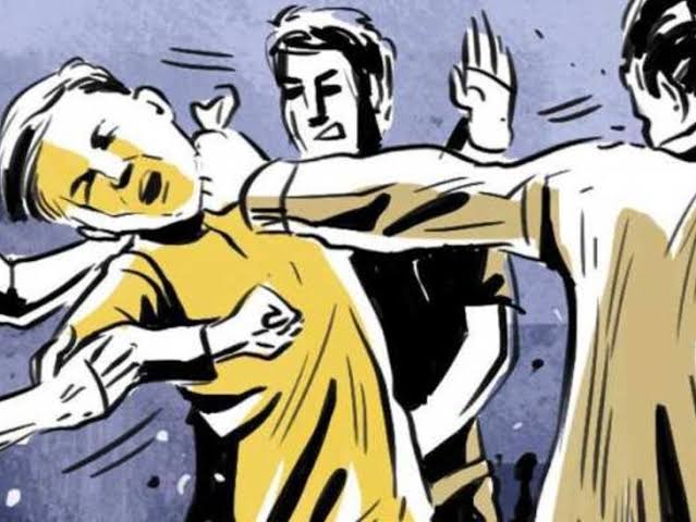 विवाद: गंगा घाट पर मांस खाने पर बवाल, पुरोहितों ने कर डाली खोखा स्वामी की पिटाई