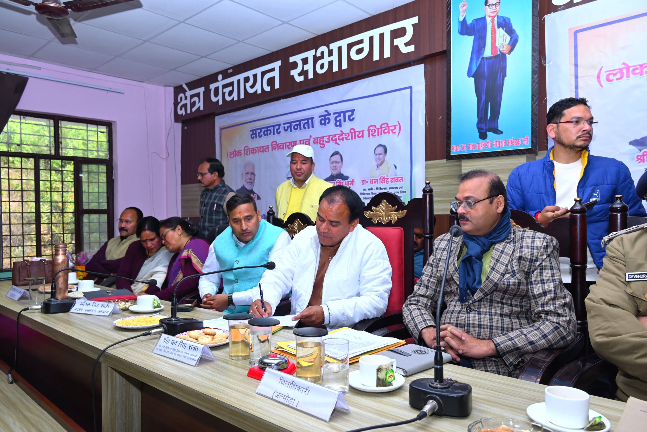 राज-काज: चौखुटिया पहुंचे कैबिनेट मंत्री डॉ धन सिंह रावत, जनता दरबार सुनीं लोगों की शिकायतें