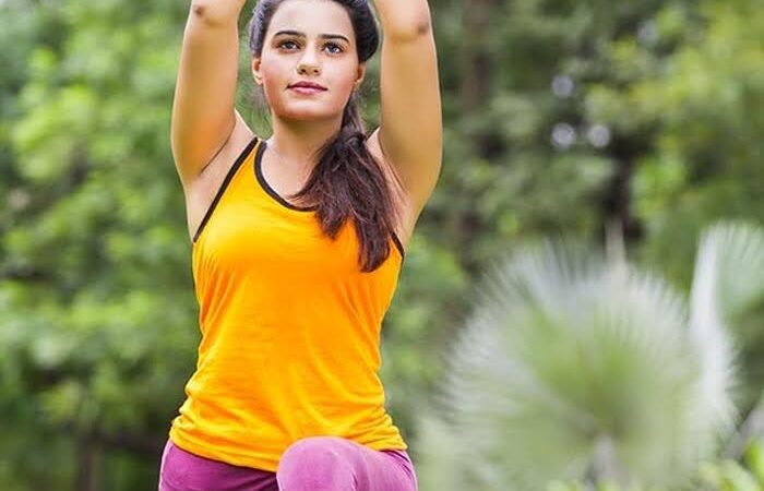 दिनचर्या: सुबह-सुबह सूर्य नमस्कार करना सेहत के लिए होता है फायदेमंद, ऐसे डालें इसकी आदत…