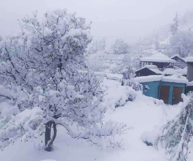 मौसम: गंगोत्री, यमुनोत्री और हर्षिल में बर्फबारी, कड़ाके की ठंड से जनजीवन बुरी तरह प्रभावित 