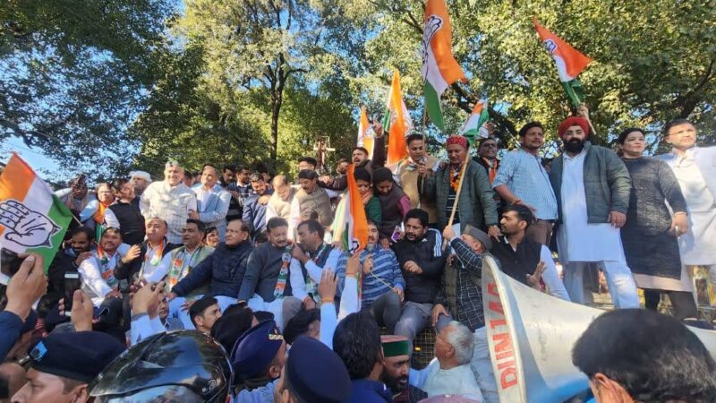आक्रोश: उत्तराखंड कांग्रेस ने अध्यक्ष करन माहरा के नेतृत्व में प्रदर्शन के साथ किया राजभवन मार्च