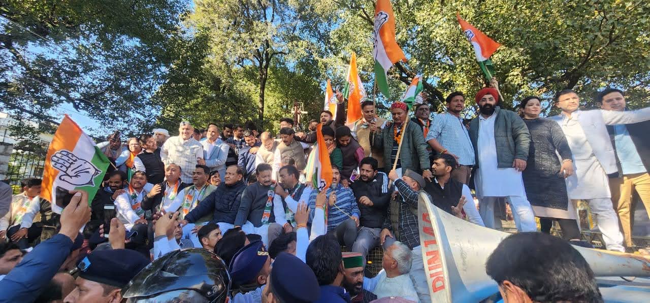 आक्रोश: उत्तराखंड कांग्रेस ने अध्यक्ष करन माहरा के नेतृत्व में प्रदर्शन के साथ किया राजभवन मार्च