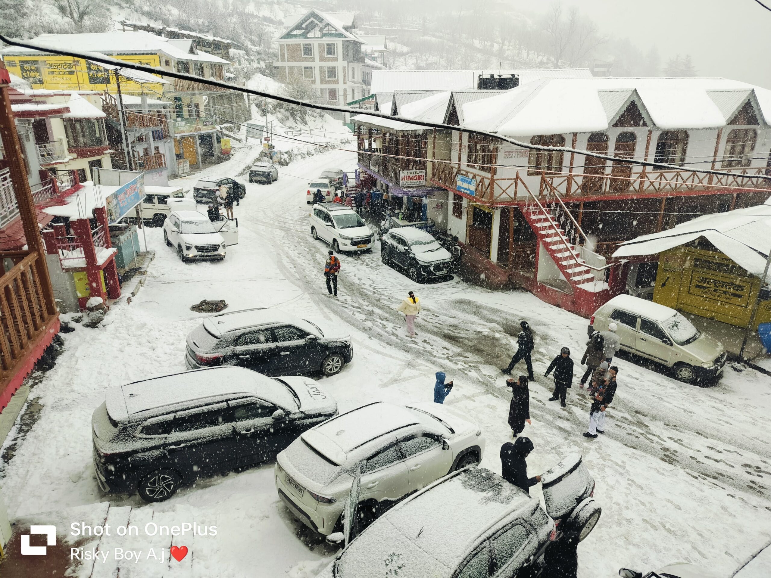 असर: बर्फबारी के चलते गंगोत्री, यमुनोत्री हाईवे सहित चार ग्रामीण मोटर मार्ग बंद