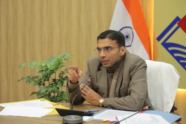 सख़्ती: कूड़ा उठान में ढिलाई पर डीएम सख़्त, जिम्मेदार कंपनियों को दिया 15 दिन का अल्टीमेटम