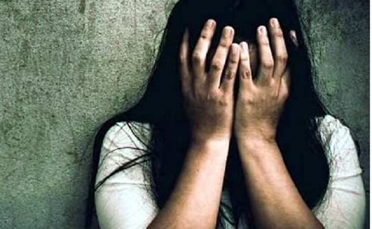 शर्मनाक: पत्नी को दिया बॉस के साथ शारीरिक संबंध बनाने का फरमान, नहीं मानी तो दे दिया तलाक