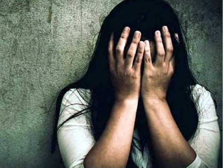 शर्मनाक: पत्नी को दिया बॉस के साथ शारीरिक संबंध बनाने का फरमान, नहीं मानी तो दे दिया तलाक